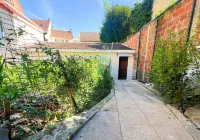 Studio with kitchen 15min by train from Paris. فنادق في Sarcelles