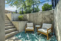 Stylish Mountain Basecamp, Serene Comfort in 650 SqFt