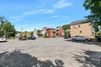 King Bed | Private Parking | Strong WiFi