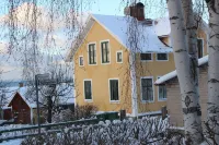 Character  2 bedroom ground floor unit in the heart of Gränna Hotels in 