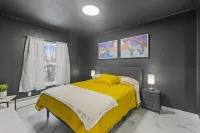 "Sleek and Modern UMED Retreat: Black and White Beauty" Hotels near Walmart Supercenter
