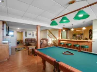 Family lake retreat w/ hot tub! Amazing sunsets!