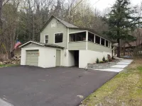 Renovated Lake George cottage