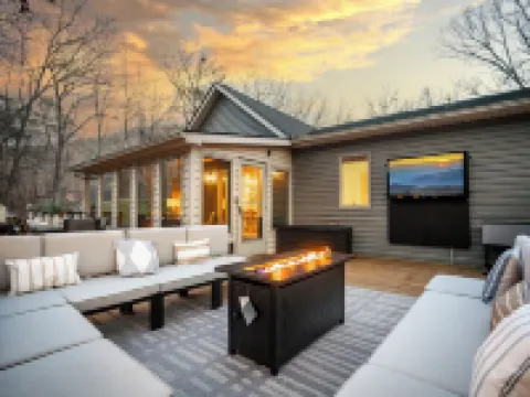 6BR Designer Home in Massanutten with Hot Tub, Sauna Hotels in Massanutten