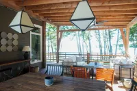 Modern Lake Champlain Lake House with Private Beach and Docks Hotels in Charlotte