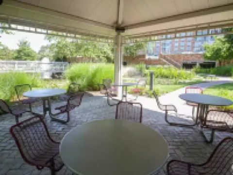 Luxury 3-Bedroom Apartment – Near NYC + NYC Views Nearby Hotels in Edgewater