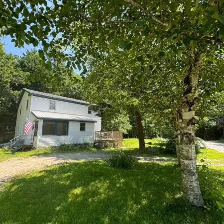 3-bedroom house in pleasant Ellsworth with AC, WiFi. Enjoy a cozy stay
