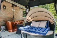 Gated Private Hilltop Villa, 3 bed, 3 bath, pool, spa on 50 acres, near airport