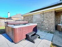 HotTub, GameRoom, 20Min to Dickies Arena, Firepit!!!!!! Hotels in Burleson