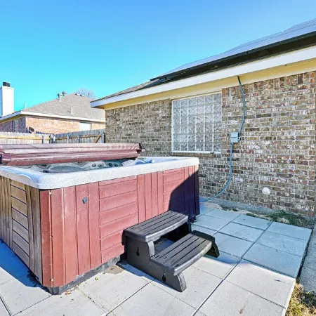 HotTub, GameRoom, 20Min to Dickies Arena, Firepit!!!!!!