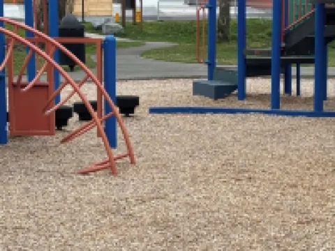 Charming 2-bedroom, 2-1/2 bath,New house with AC, in Seattle. Airport 4.2 miles. Hotels in Burien