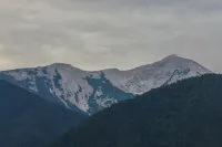 Chalet for up to 10 people with sauna, private home theater and hot tub