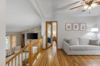 Home Min to Zoo, Charles Schwab Field, Chi Health Center, Covered Porch, 4TVs