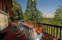 Views! Sunsets! Amenities! A-Frame Cabin Sleeping 8 Guests. Come Relax & Unwind!