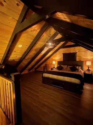 Cozy cabin with in the heart of Benezette, 1 mile from viewing center.