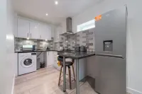 Elegant & Spacious 1 Bed Apt, Crayford, Dartford