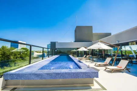 Five Hotel & Residences Отели рядом с достопримечательностью «Ботанический сад Асунсьона»