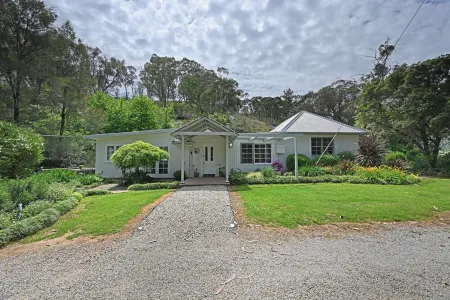 Secluded Wine Country Cottage | Mtb Amenities & Trails Nearby