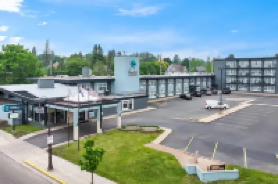 Clarion Pointe Rhinelander Downtown