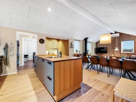 "Ivar" - 300m from the Sea