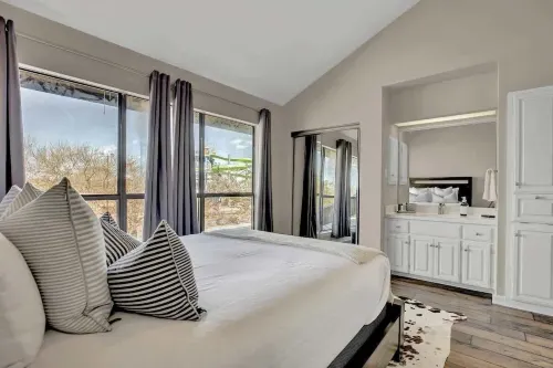 Luxury Riverfront Condo 1 Blk to Schlitterbahn!