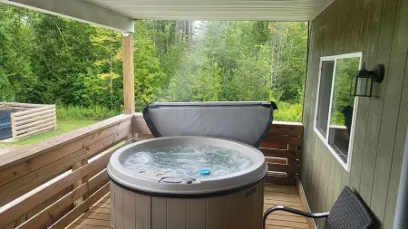 Privat Hot Tub! Sleeps 6 *Traverse City *Sleeping Bear Dunes