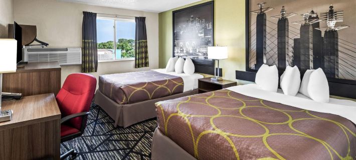 Super 8 by Wyndham Independence Kansas City Hotels in Blue Township