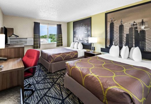 Super 8 by Wyndham Independence Kansas City - Housity
