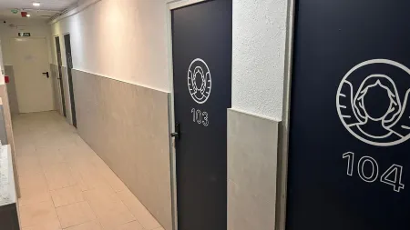 Madrid Motion Hostels Отели рядом с достопримечательностью «Монастырь Энкарнасьон»