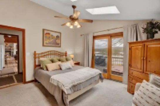 Lakefront Escape - Family Friendly Kayaks