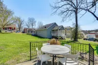 Jefferson City Bungalow Hot Tub and Patio! - Homestays