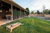 Modern Retreat w/ Patio & Sunset Views - Gray St