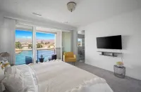 Lakefront Luxury Villa 4 bedroom+loft with Pool