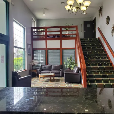 River Hill Inn & Suites
