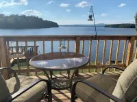 Lake house with million dollar view & hot tub