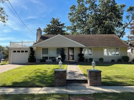 Spacious Modern House 15 minutes from JFK airport! Отели в г. Вэлли Стрим