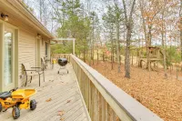 Serene Yellville Retreat w/ Hot Tub on 85 Acres - 3-Star