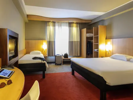 Ibis Brussels Centre Gare Midi Отели рядом с достопримечательностью «Брюссельская ратуша»