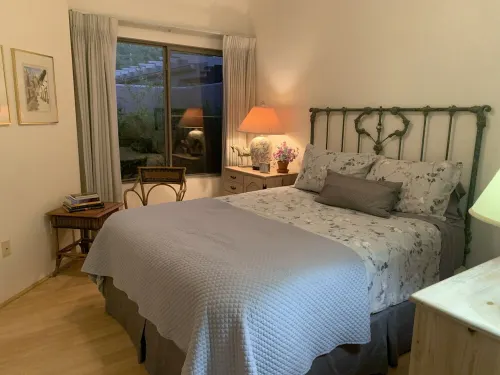 Elegant West Sedona end unit patio home in desirable Nepenthe complex.