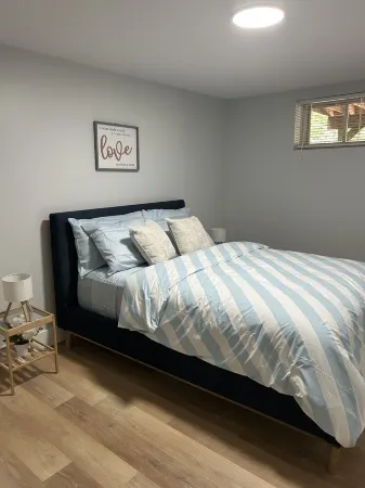 Charming 1-bedroom apartment in enchanting Moncton with WiFi