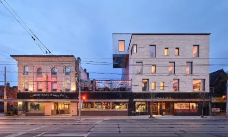 The Drake Hotel Отели рядом с достопримечательностью «Амфитеатр Молсон»