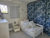 Cosy house close to beaches and shops. garden, above-ground pool, terrace