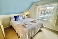 2Bed Maisonette-Sleeps 4-Balcony Sea Views Wifi
