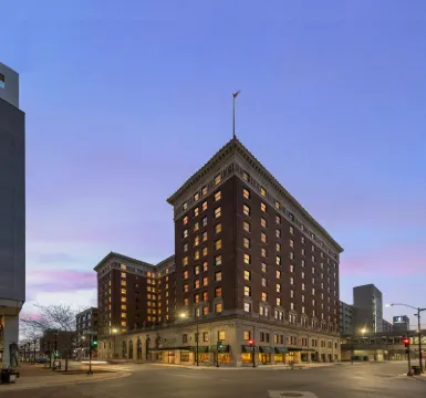 Hotel Fort des Moines, Curio Collection by Hilton Hotels in 