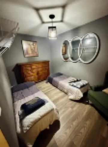 Cozy 5 Bedroom/ 9 Beds, 3 Full Baths with Game Room
