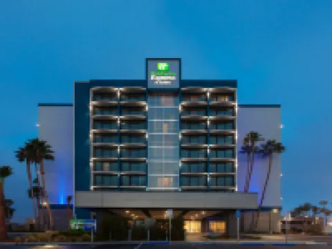 Holiday Inn Express & Suites SANTA ANA - ORANGE COUNTY by IHG Hotels in Santa Ana