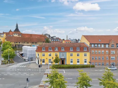 Hotel Garni Отели рядом с достопримечательностью «Maritimt Center Danmark»