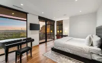 Camelback Retreat - 5Br Estate w/ Saltwater Pool, Spa & Suspension Bridge