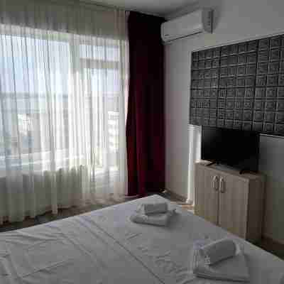 2 rooms apartment, max 4 persons, 30 meters far from the Beach and the Black Sea Rooms