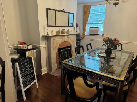 Spacious Historic Home Downtown Annapolis Main St. Book for Commissioning Week!